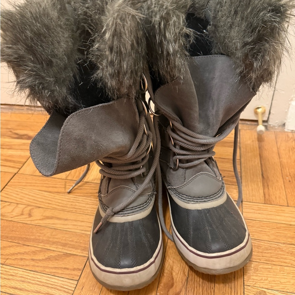 Sorel Women's Gray and Black Fur-Lined Winter Boots